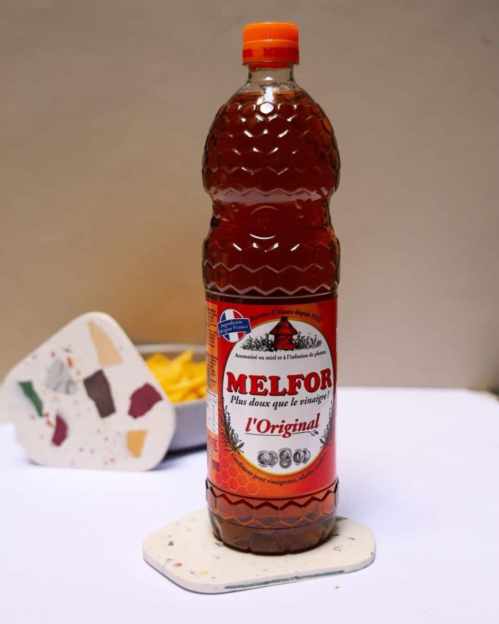 Ocet Melfor Original – francuski ocet miodowo-ziołowy o łagodnym smaku, idealny do sałatek i marynat.