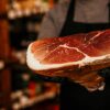 Prosciutto crudo włoska szynka dojrzewająca Emilia Romania 18 miesięczna premium
