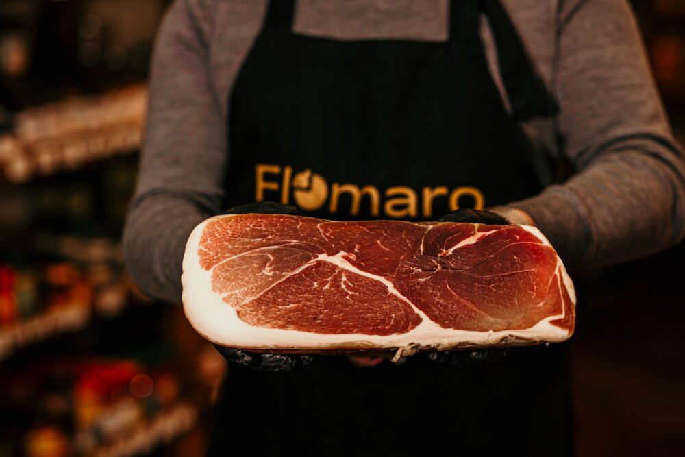 Prosciutto crudo włoska szynka dojrzewająca Emilia Romania 18 miesięczna premium