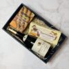 Wino na prezent w zestawie z nugatem i wytrawną przekąską