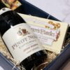 Wino na prezent w zestawie z nugatem i wytrawną przekąską
