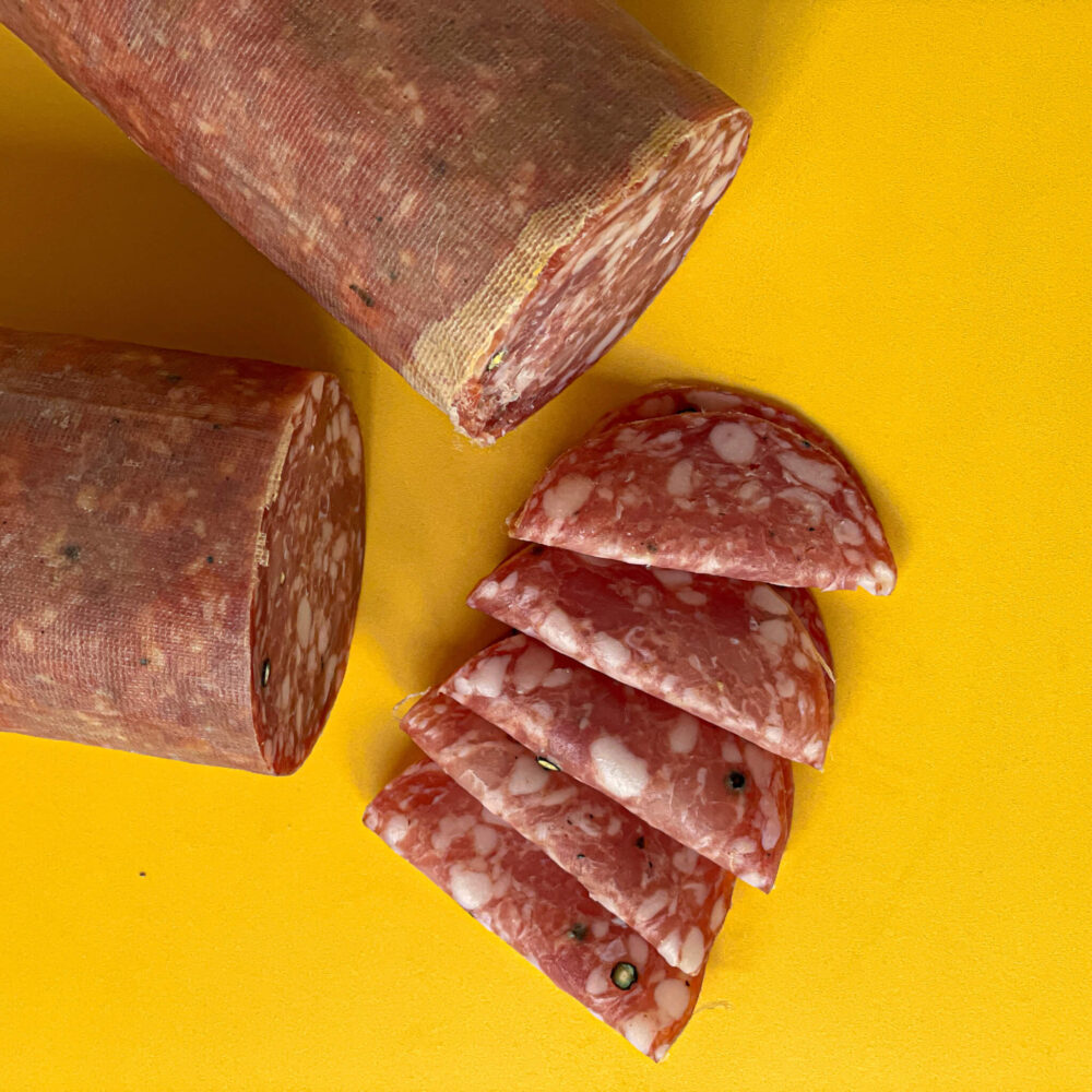 Tradycyjne włoskie salami Salame Napoli