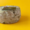 Ser pecorino z orzechami włoskimi (Pecorino Toscano alle noci)