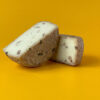 Ser pecorino z orzechami włoskimi (Pecorino Toscano alle noci)