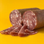 Tradycyjne włoskie salami Salame Napoli